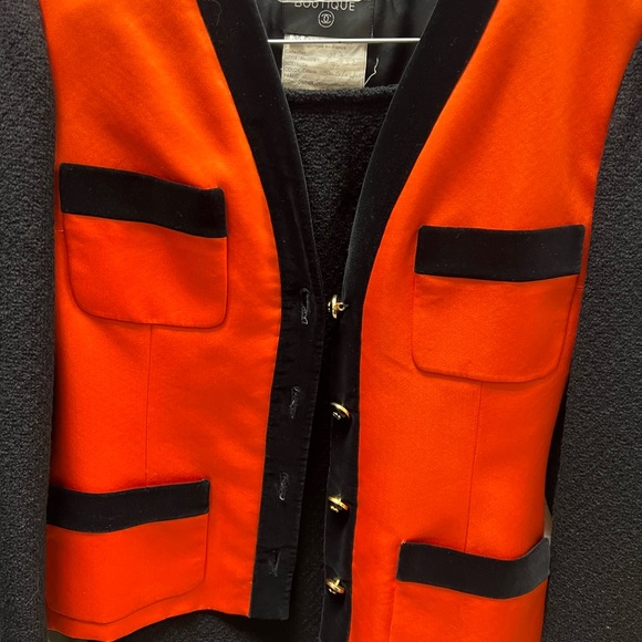 Chanel suit - Picture 2 of 8